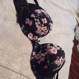Flowerd bra